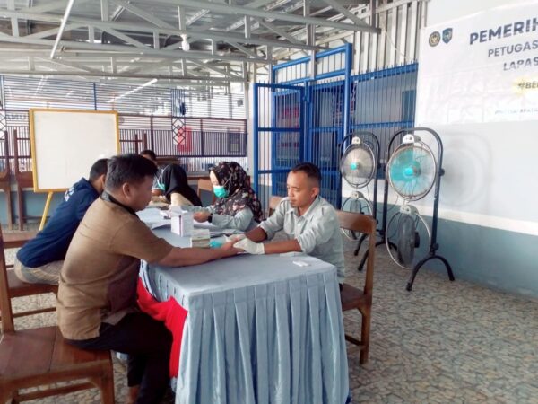 Peduli Kesehatan Warga Binaan, Lapas Sekayu Lakukan Tes HIV Rutin