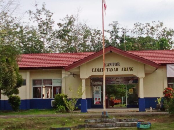 Camat Tanah Abang Diduga Menghindar dari Wartawan Usai Acara Lelang Lebak dan Lebung