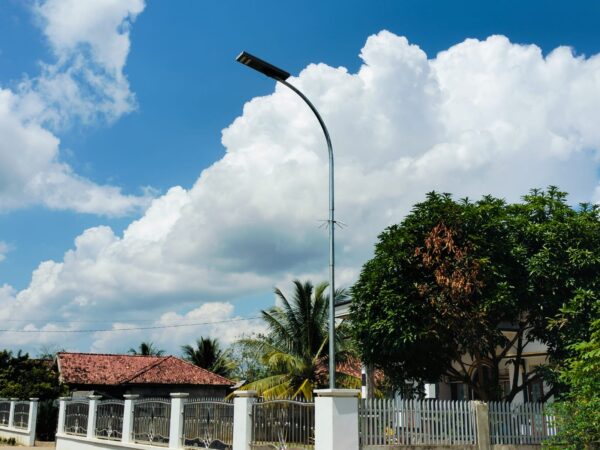 Diduga Tak Tepat Sasaran, Pemasangan Lampu Jalan Program Pokir di Desa Prambatan Tuai Sorotan