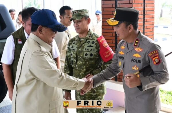 Presiden Prabowo Pimpin Ratas Penanganan Karhutla Didampingi Beberapa Pejabat Negara Serta Pejabat Daerah Sumatera Selatan Di Ruang VIP Bandara SMB II Palembang