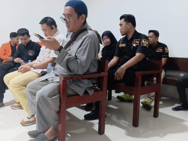 PERTEMUAN SIDANG GUGATAN WARGA KENTEN TERHADAP PDAM TIRTA BETUAH YANG KE 3 MASIH TAHAP DI MEDIASI