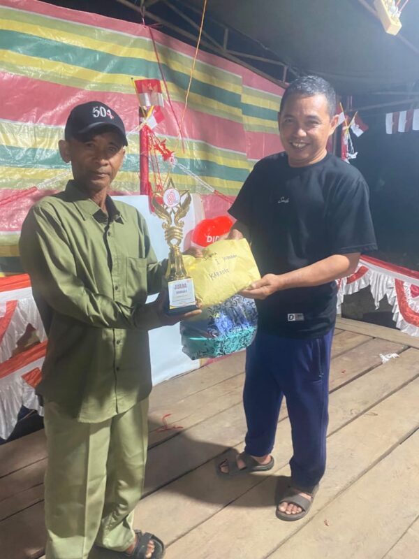 Semarak Kemerdekaan, Warga Lumpatan 1 Meriahkan Lomba Karaoke Antar Kampung