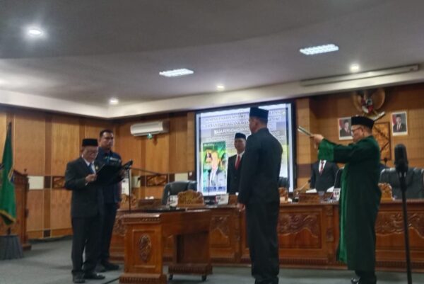 Dprd Kabupaten Oku Gelar Paripurna Ke-xii, Lantik Dadang Wijaya Sebagai PAW
